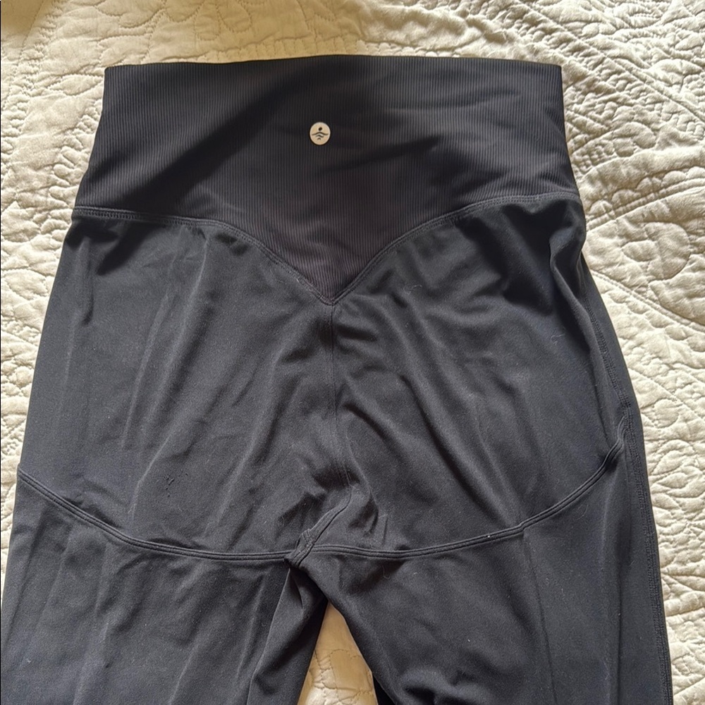 HALARA Black High-Waisted Flare Leggings size small